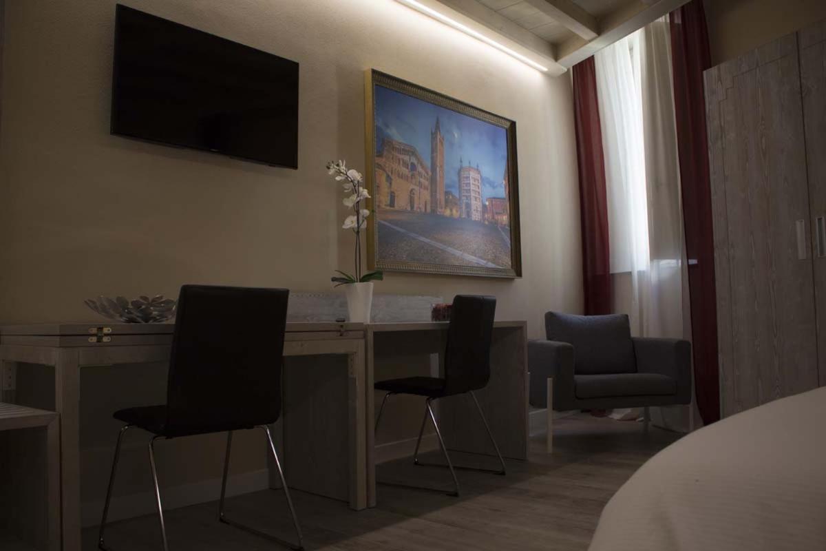Palazzo Domanto Apartments Парма Экстерьер фото